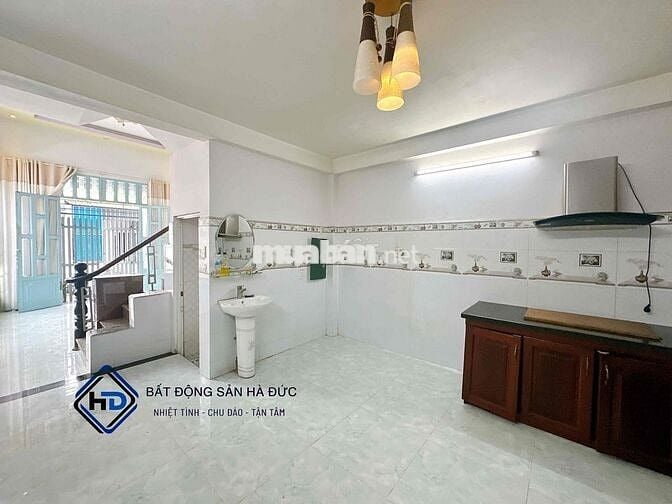 Nhà trệt lửng 2 lầu 4x15 hẻm 6m thông gần trường học