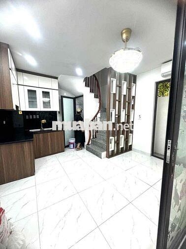 VĨNH HƯNG 3 KM LÊN HỒ HOÀN KIẾM . HƠN 4 tỷ . sổ riêng