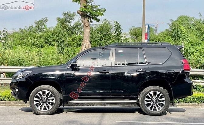 Toyota Land Cruiser Prado sx 2022 màu đen