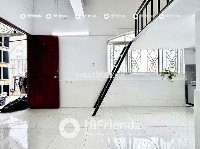 PHÒNG có GÁC CAO và CỬA SỔ TRỜI trống sẵn có THANG MÁY - MÁY GIẶT