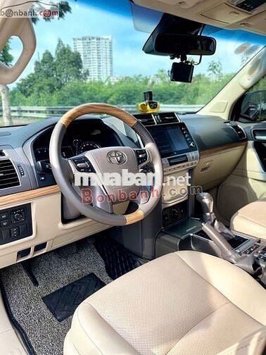 Toyota Land Cruiser Prado sx 2022 màu đen