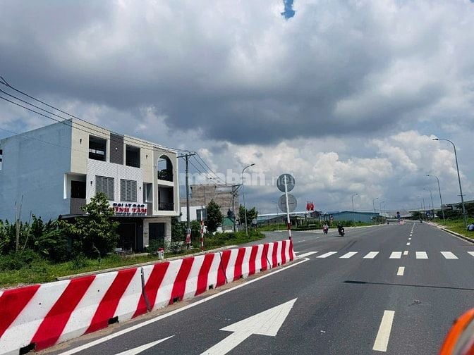 🆘[ Chủ ngộp ] lô đất gần Bệnh Viện Thủ Thừa _ 1ty2xx _ LH : 098549449