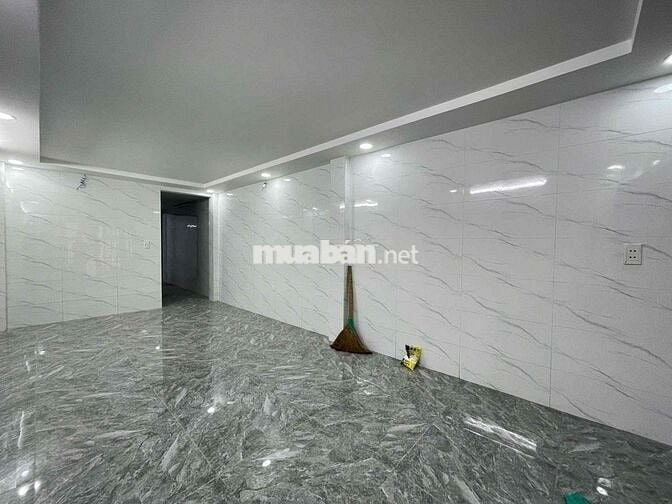 CHO THUÊ NHÀ NGUYÊN CĂN MỚI KENG 3PN 2WC NGAY SÁT BÊN QUẬN 1