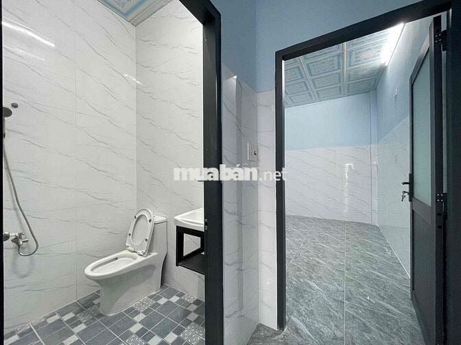 CHO THUÊ NHÀ NGUYÊN CĂN MỚI KENG 3PN 2WC NGAY SÁT BÊN QUẬN 1