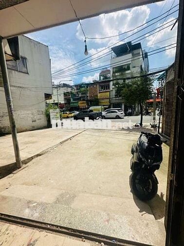 CHÍNH CHỦ MẶT BẰNG KINH DOANH LỐI ĐI RIÊNG  NGAY KHU SINH VIÊN BẾN XE