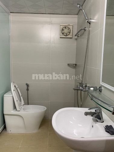 Chính chủ cho thuê chcc tầng 6 nhà D5C đường Trần Thái Tông Cầu Giấy