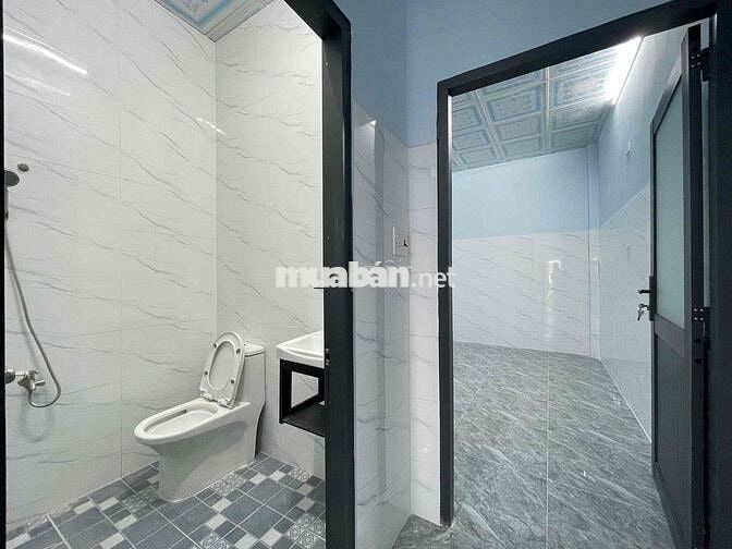 CHO THUÊ NHÀ NGUYÊN CĂN MỚI KENG 3PN 2WC NGAY SÁT BÊN QUẬN 1