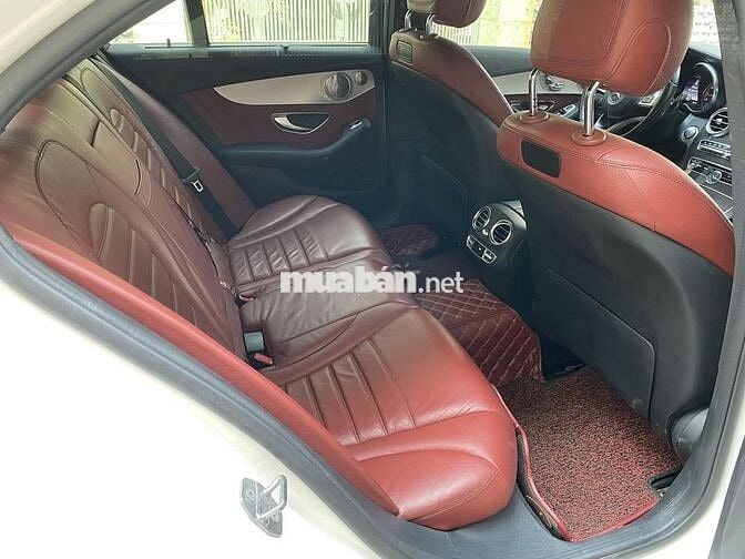 Bán Mercedes Benz C300 AMG dk 1/2023 Trắng V1 đẹp.