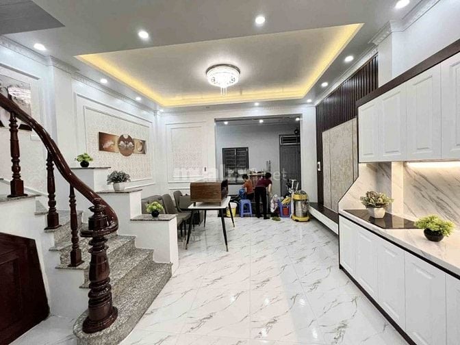 Nhà đẹp Lạc Long Quân, Tây Hồ, đáng sống, mặt tiền rộng, 72mx5t, 11.5t