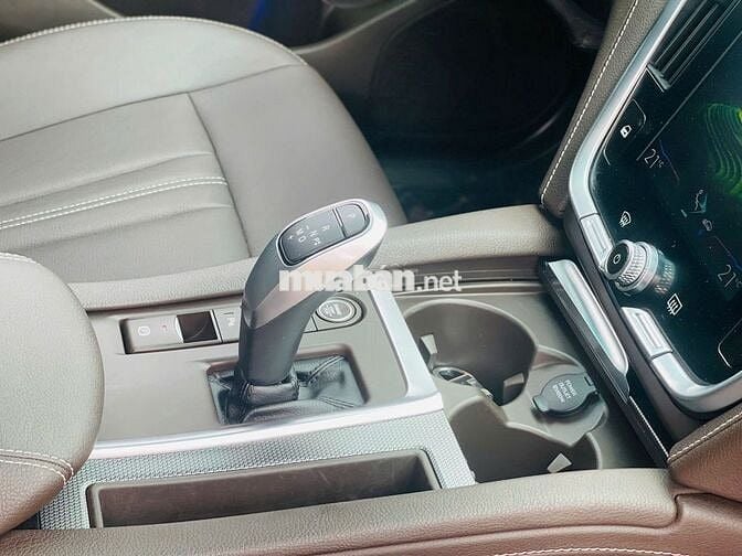 Vinfast lux a plus đỏ 2021