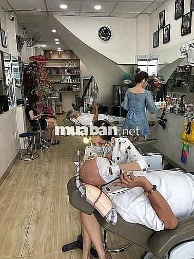 Cần Tuyển thợ Nam hớt tóc nam giỏi; Nữ thợ phụ tóc Nam, cạo mặt.
