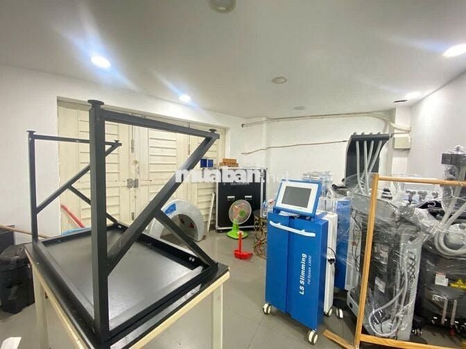 GÓC TRƯNG BÀY 2 LẦU VỊ TRÍ THƯƠNG HIỆU NGAY NÚT GIAO H.V.THỤ&N.V.TRỖI