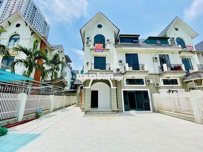 Cho thuê phòng trọ full đồ, tuyệt đẹp tại Geleximco,  có ban công