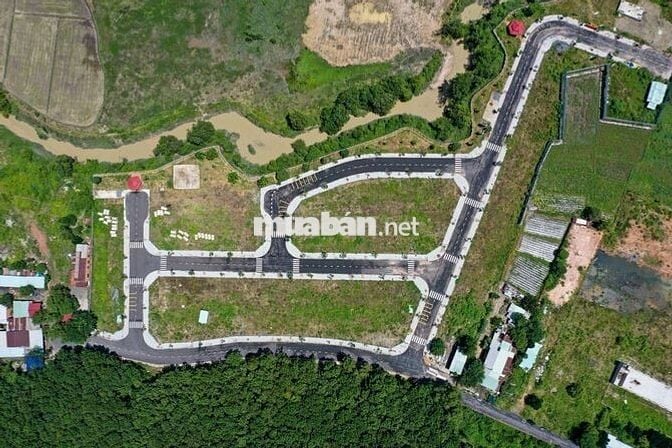 Bán gấp Lô đất đường DX-23, thông dài sổ sẵn giá chỉ 1,2 tỷ.