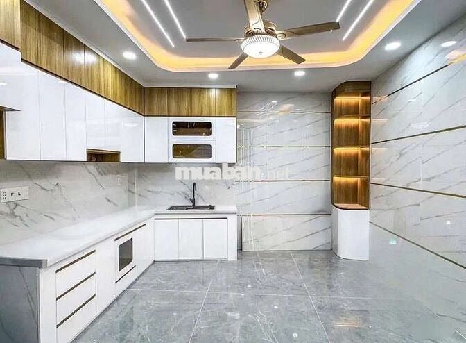4 x13m- 2 bước ra đường Xe tải- 5 phòng ngủ,4tầng. Tặng nt Dân trí cao