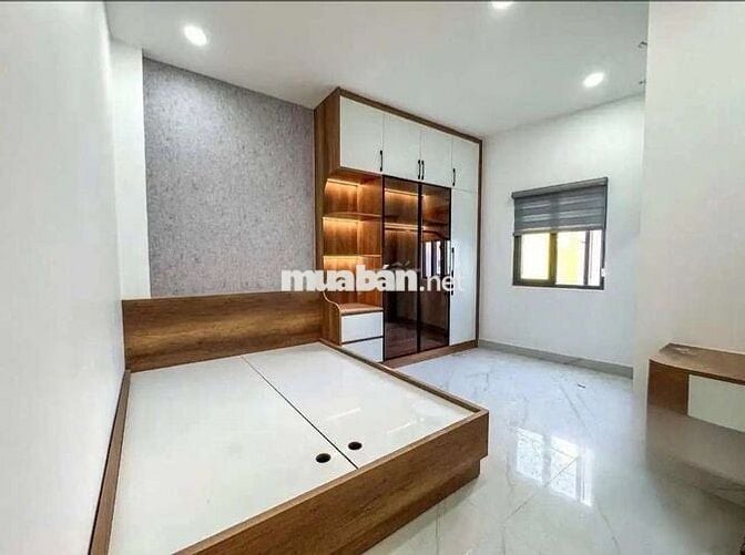 4 x13m- 2 bước ra đường Xe tải- 5 phòng ngủ,4tầng. Tặng nt Dân trí cao
