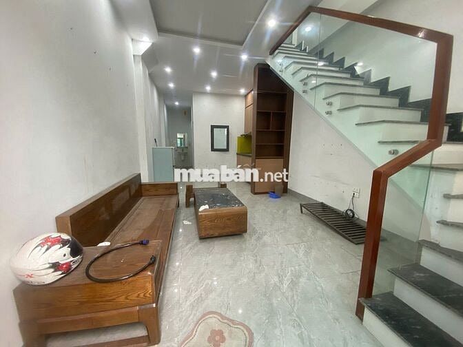 Nhà dân xây lô góc 2T*40m2, ngõ nông,rộng, ô tô đỗ cửa. Giá chỉ 3,3 tỷ