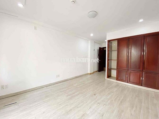 CĂN HỘ 30M2 BAN CÔNG SÁT CITY LAND-LOTTE MART