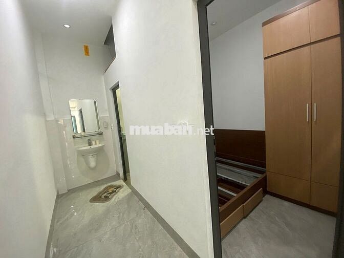 Nhà dân xây lô góc 2T*40m2, ngõ nông,rộng, ô tô đỗ cửa. Giá chỉ 3,3 tỷ