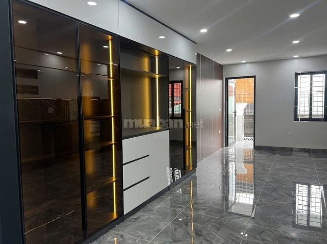 Bán nhà 6 tầng thang máy Hoàng Mai, Dt 55m2, Mt 4.2m, kinh doanh.
