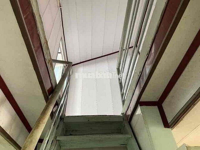 Cho thuê nhà nguyên căn rẻ, dọn vào ở ngay, vị trí thuận lợi