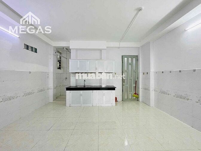 2 PHÒNG NGỦ - 1 PHÒNG KHÁCH có FULL NỘI THẤT - MÁY GIẶT ở NGÃ 4 BỐN XÃ