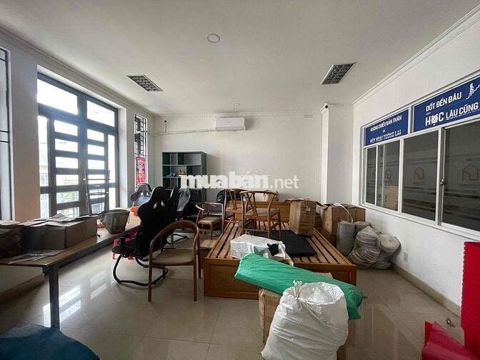 Toà nhà văn phòng 4 tầng, 8x20, thang máy, đường 8m, cải tạo làm CHDV