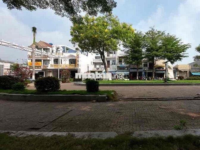Cho thuê nhà nguyên căn rẻ, dọn vào ở ngay, vị trí thuận lợi