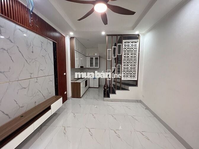 Ô tô đỗ cửa. 3 bước ra chợ,trường học. Sát cạnh các trục đường lớn