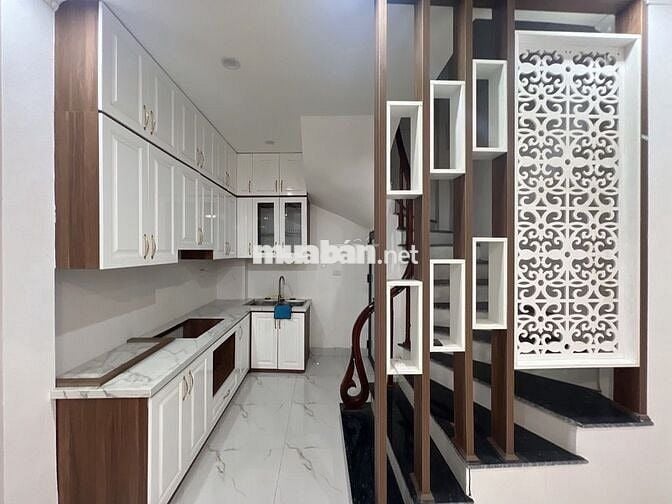 Ô tô đỗ cửa. 3 bước ra chợ,trường học. Sát cạnh các trục đường lớn