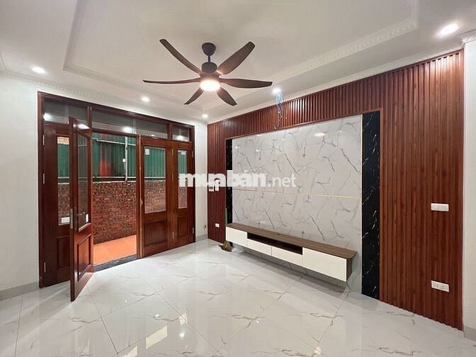 Ô tô đỗ cửa. 3 bước ra chợ,trường học. Sát cạnh các trục đường lớn