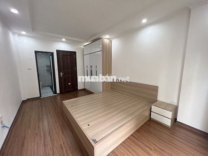 Ô tô đỗ cửa. 3 bước ra chợ,trường học. Sát cạnh các trục đường lớn