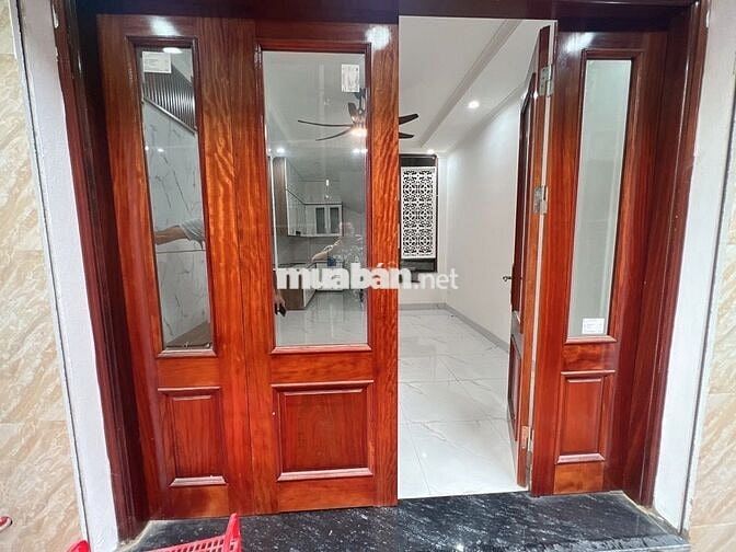Ô tô đỗ cửa. 3 bước ra chợ,trường học. Sát cạnh các trục đường lớn