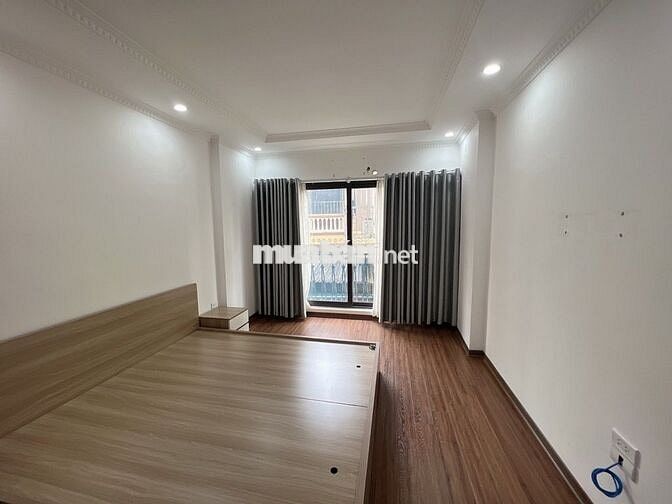 Ô tô đỗ cửa. 3 bước ra chợ,trường học. Sát cạnh các trục đường lớn