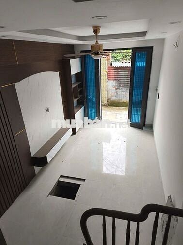 Ô tô đỗ cửa. 3 bước ra chợ. Cạnh trục đường lớn vào trung tâm