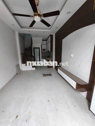 Ô tô đỗ cửa. 3 bước ra chợ. Cạnh trục đường lớn vào trung tâm