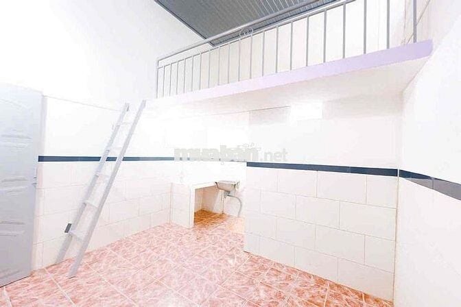 NGAY NGUYỄN TRI PHƯƠNG, SÁT ĐƯỜNG SỐ 5 LINH XUÂN