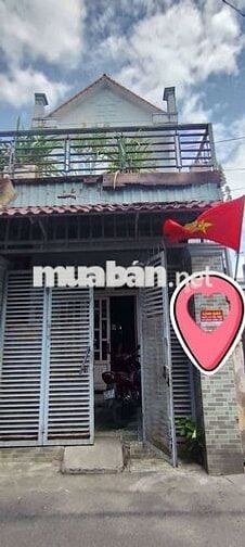 4x18 1 lầu 3p có pn dưới .
sân để xe . Sân thượng . Nhà mới sơn sửa