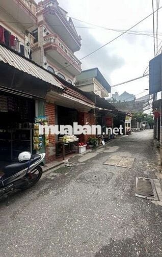 Bán đất thổ cư , nhỉnh 3 tỷ × 40m, ô tô vào đất, cách 1 nhà ô tô tránh
