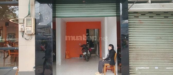 Cho thuệ mặt bắng đối diện chợ