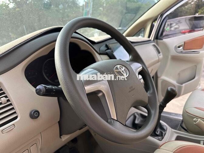 Toyota Innova 2016 2.0E - 7c số sàn đẹp BH HÃNG