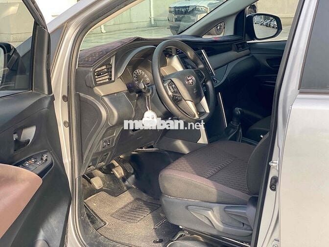 Toyota Innova 2024 E 2.0 MT - 34000 km VAT 100%