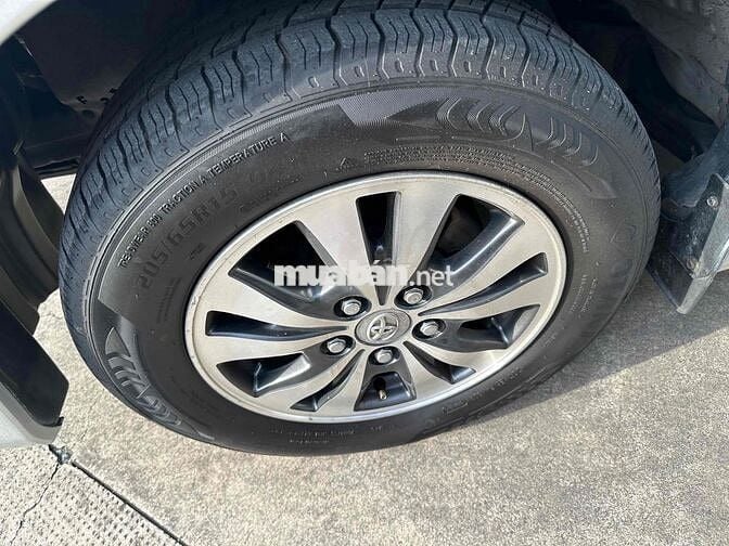 Toyota Innova 2016 2.0E - 7c số sàn đẹp BH HÃNG