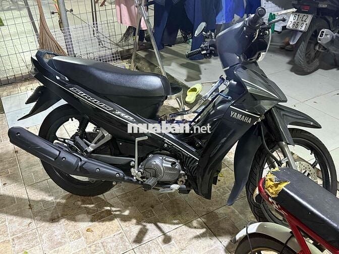 Yamaha Sirius RC màu đen, xe số