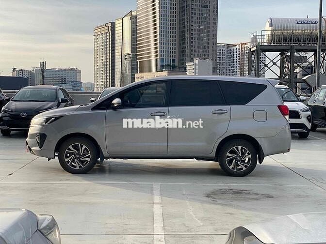 Toyota Innova 2024 E 2.0 MT - 34000 km VAT 100%