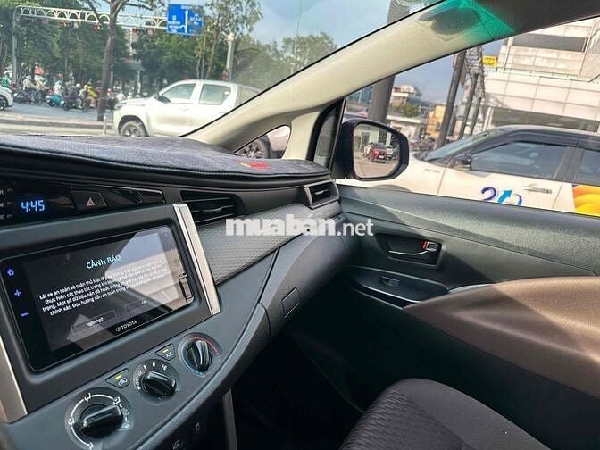 Toyota Innova 2024 E 2.0 MT - 34000 km xe đẹp