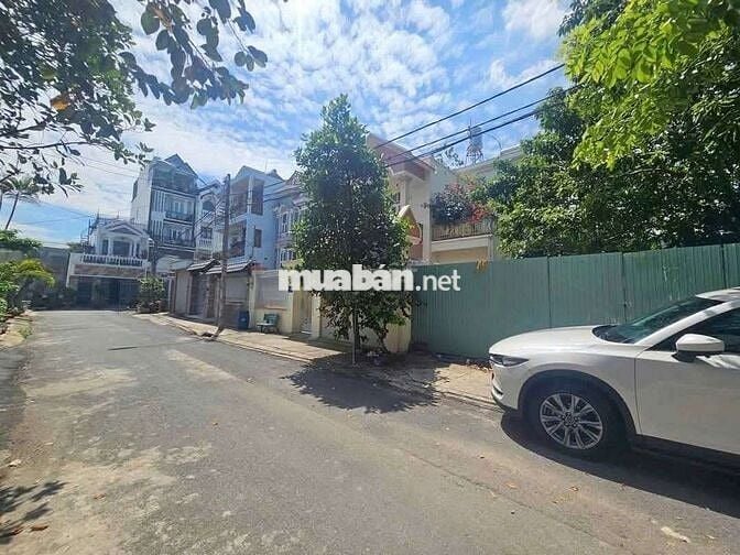 Lô đất 9m x 19m. Hẻm nhựa 12m thông Khu biệt Thự Lê Văn Khương Metro