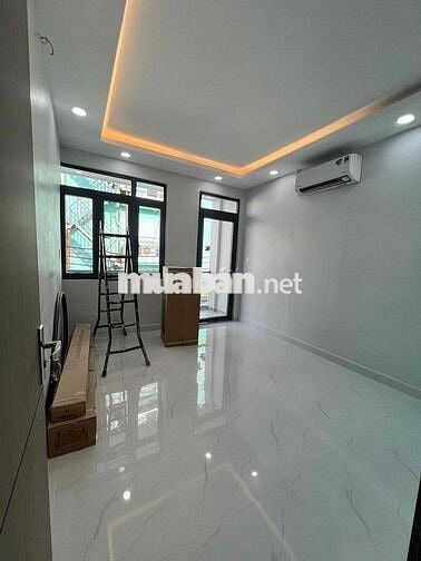 BÁN CĂN NHÀ 1 TRỆT 1 LẦU NGAY HUỲNH TẤN PHÁT