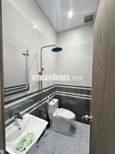 BÁN CĂN NHÀ 1 TRỆT 1 LẦU NGAY HUỲNH TẤN PHÁT