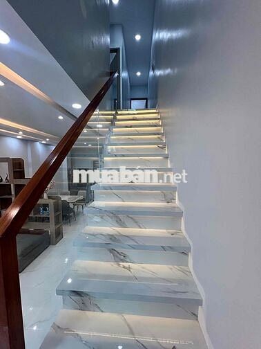 BÁN CĂN NHÀ 1 TRỆT 1 LẦU NGAY HUỲNH TẤN PHÁT